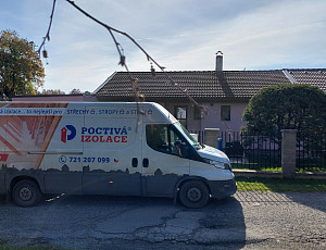 Zateplení stropu dřevostavby rodinného domu foukanou izolací